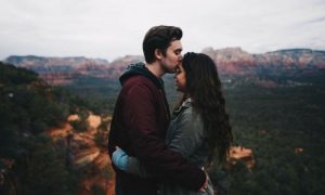 Giải mã tất tần tật giấc mơ thấy hôn nhau cùng người lạ